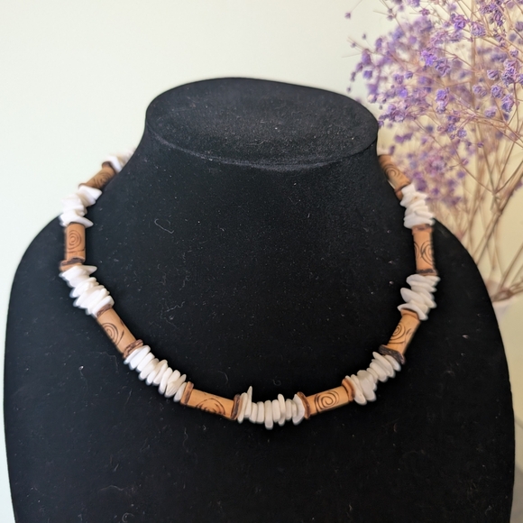 Elegant White and Brown Beaded Shell Necklace - Picture 1 of 10